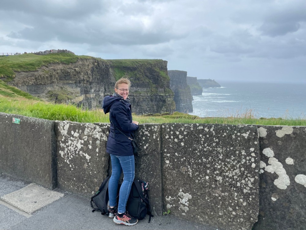 Azubi Anna an Cliffs of Moher