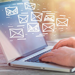 Marketing Automatisierung mit Dynamcis 365 Marketing Lapatop mit grafischer Darstellung von E-Mails